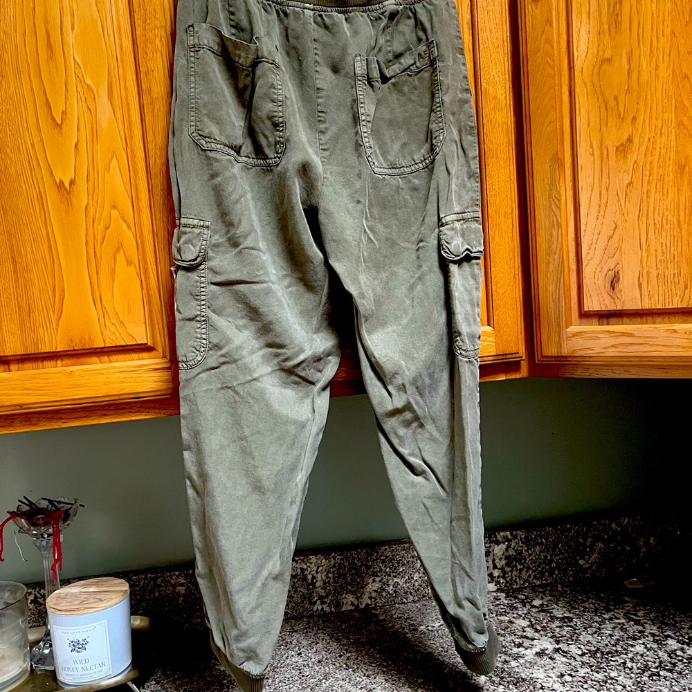 American eagle cargo joggers